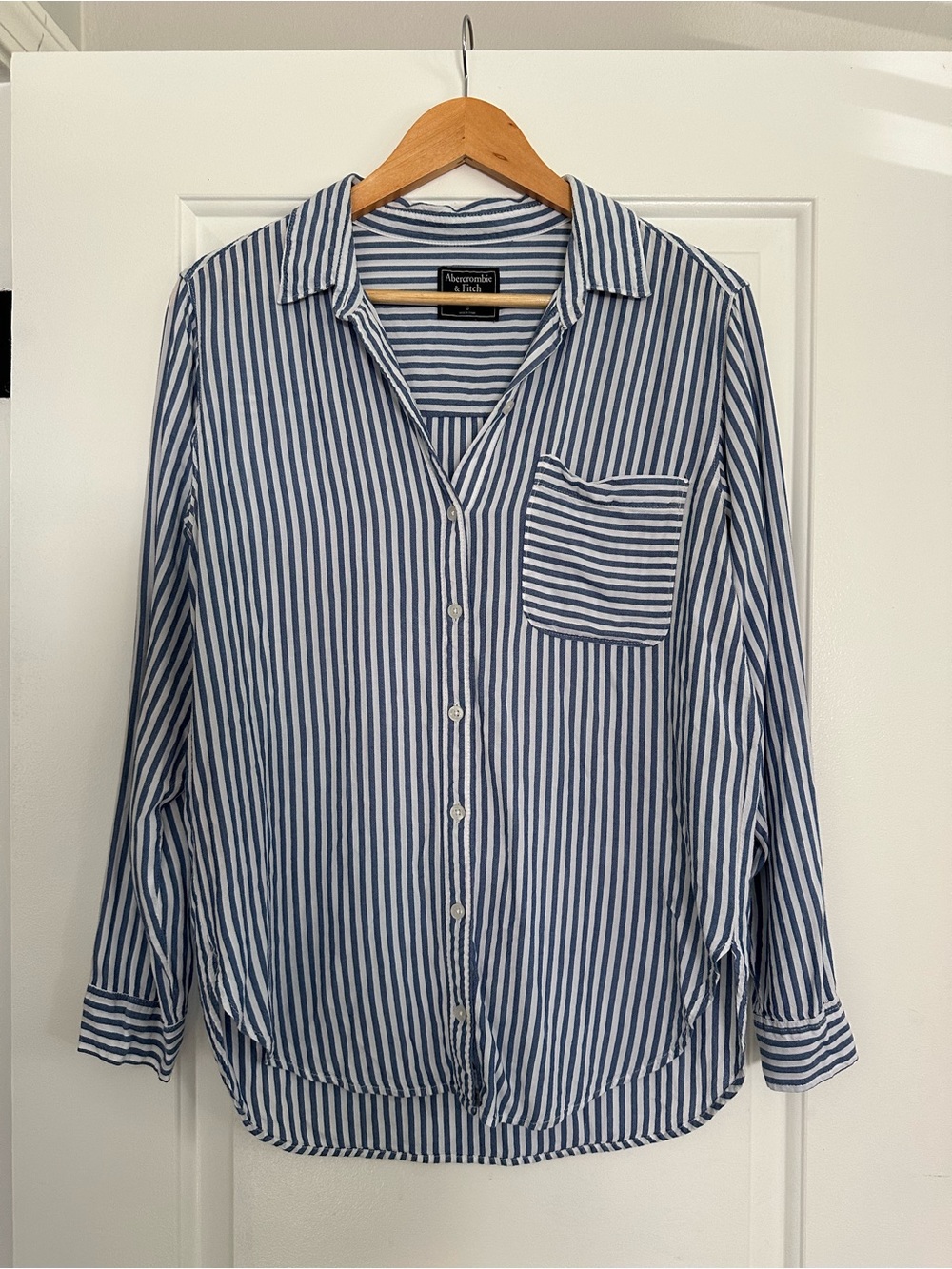 Abercrombie & Fitch Blue & White Striped Button Down Shirt, Size Small